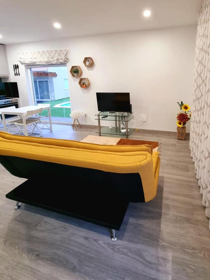 Villas Com Piscina บีลาโนวาเดกายา ภายนอก รูปภาพ